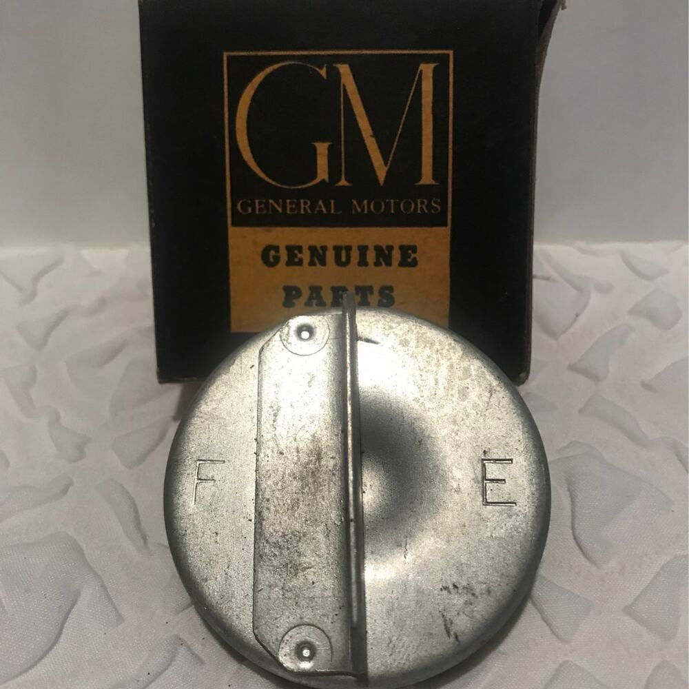 Vintage GM 1953-1957 New old stock gas cap. # 3736549. Vintage piece.